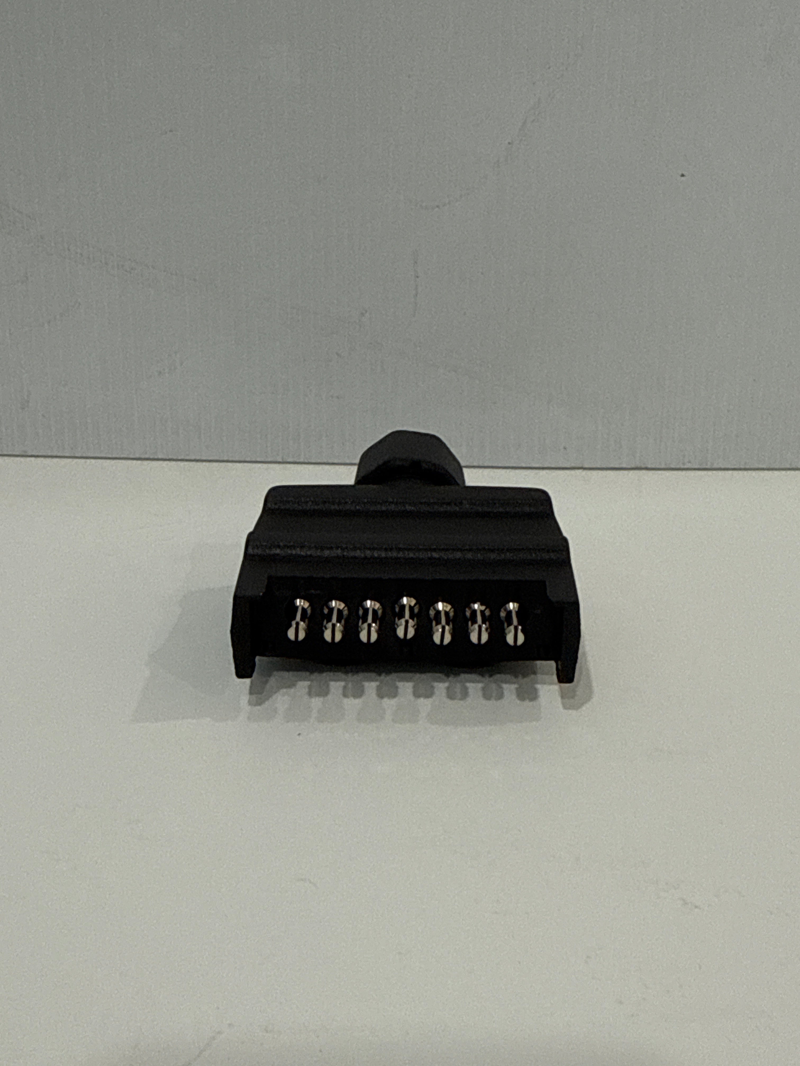 7 Pin Plug - 82141BL
