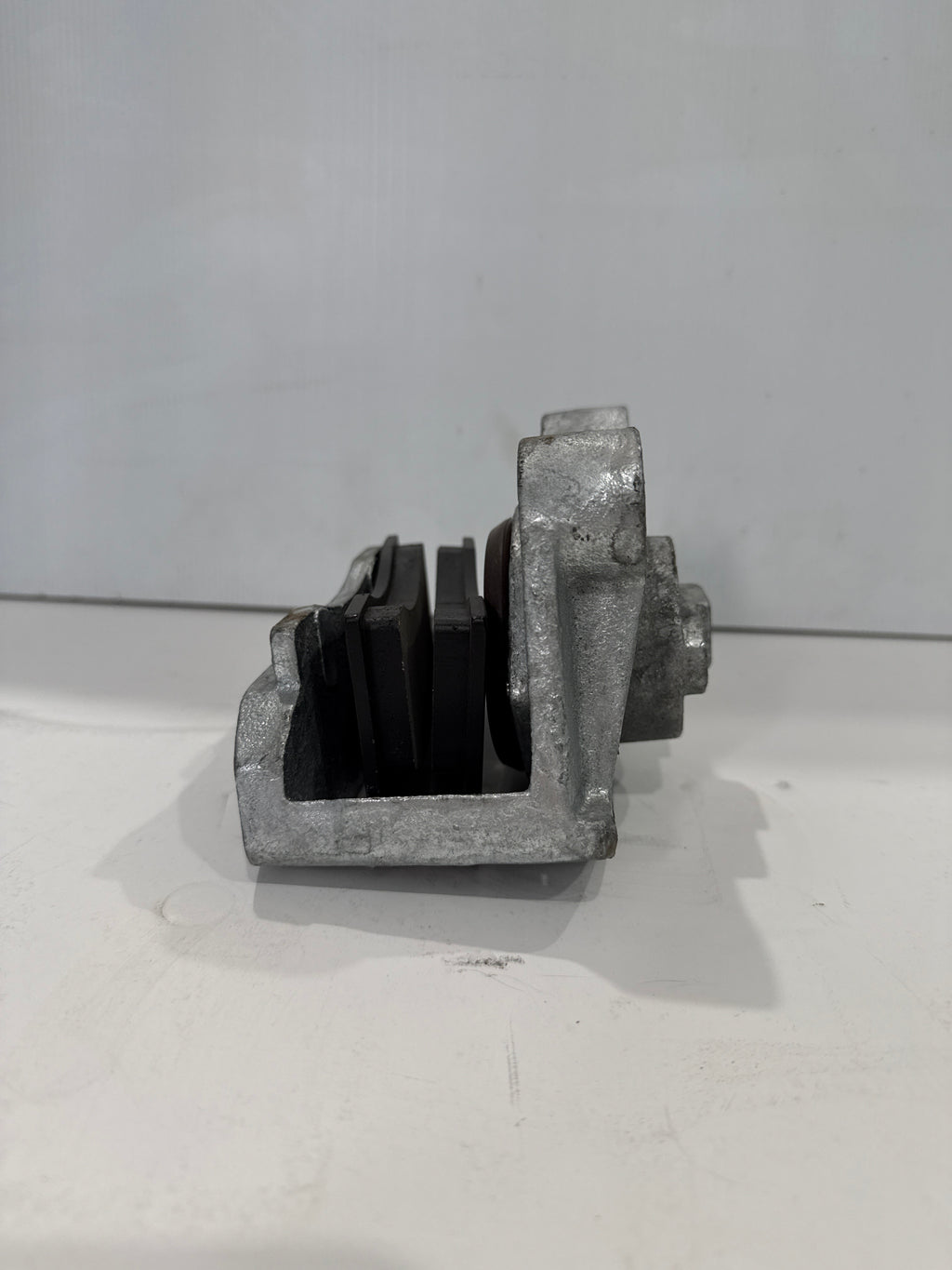 Hydraulic Brake Caliper with Pads - CH100G